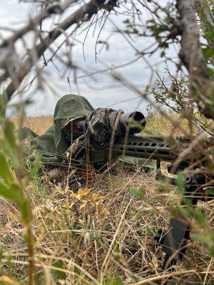 Ukrainian Snipers Use Barrett MRAD Rifles They Can Shoot Up To 1500 